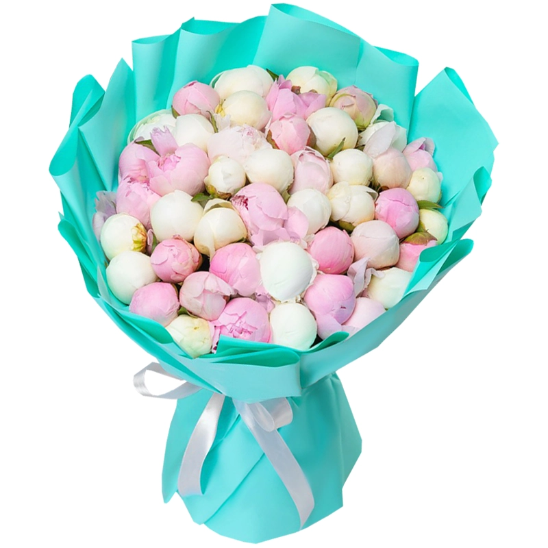 Букет из 45 бело-розовых пионов